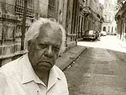 Nicolás Guillén en en la Habana Vieja (1981)